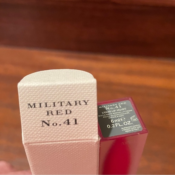 Burberry Liquid Lip Velvet Military Red No. 41 NEW makeup - Picture 4 of 15